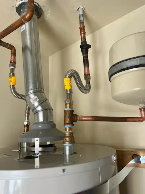Water heater installation and plumbing repair in Oak Ridge